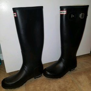 Hunter Tall Black boots, US 7m & Boot Buffer spray